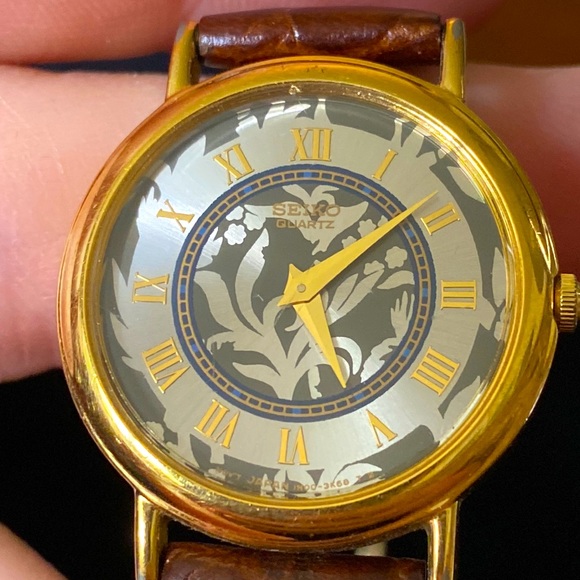 SEIKO QUARTZ Vintage watch. Made in Japan. GORGEOUS floral design face!! - Picture 8 of 14